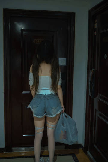 008vJ95Vly1i2g52yi8hsg30hs0qokjs.gif